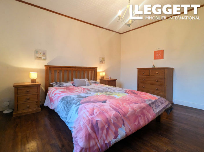 Image No.8-3 Bed House for sale