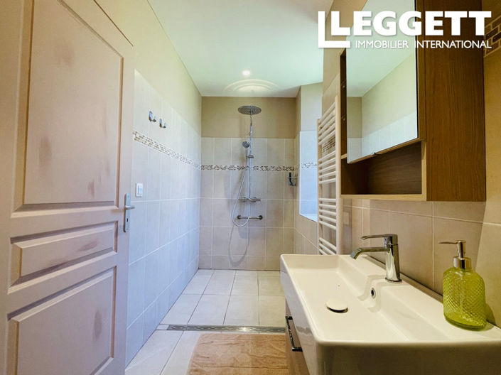 Image No.8-5 Bed House for sale