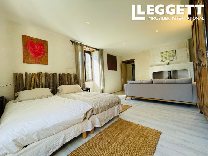 Image No.9-5 Bed House for sale