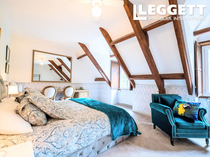 Image No.8-5 Bed House for sale