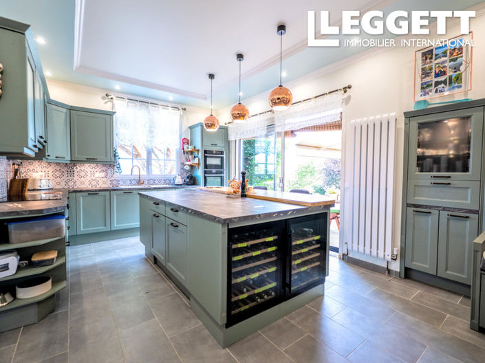 Image No.6-5 Bed House for sale