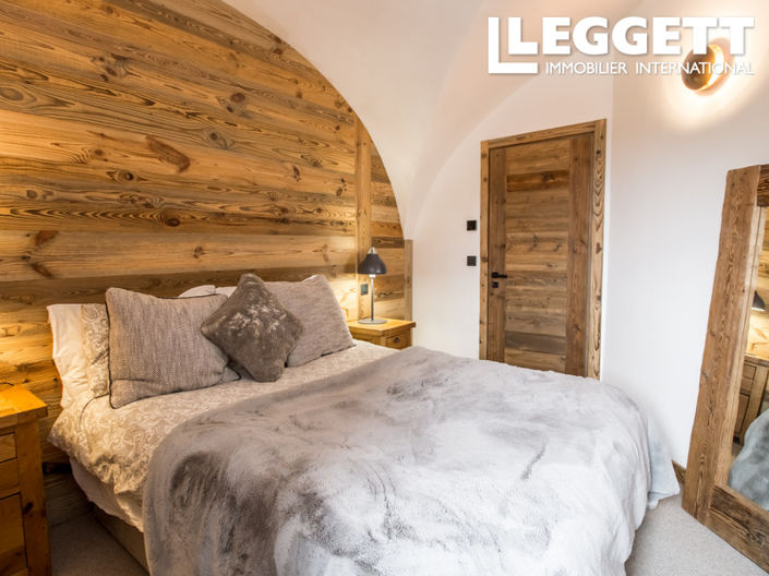 Image No.8-4 Bed House for sale