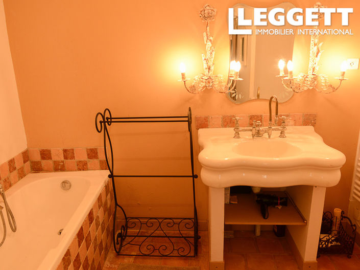 Image No.8-2 Bed House for sale