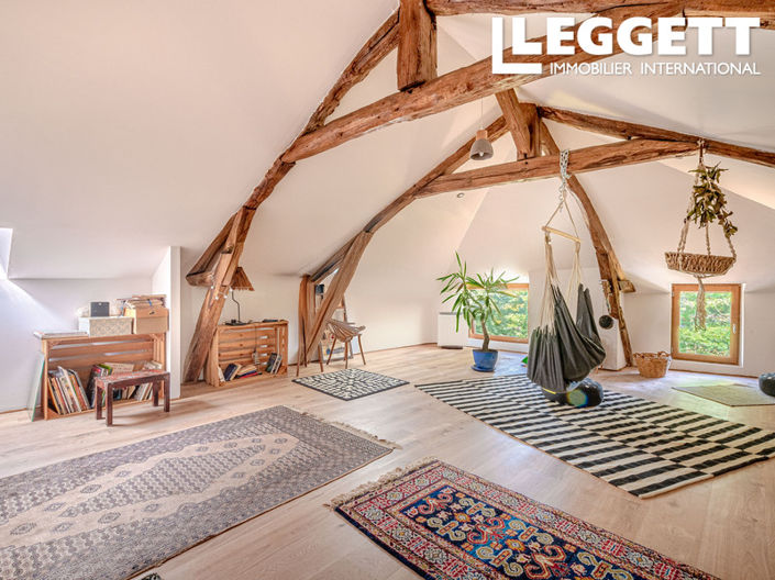 Image No.10-3 Bed House for sale