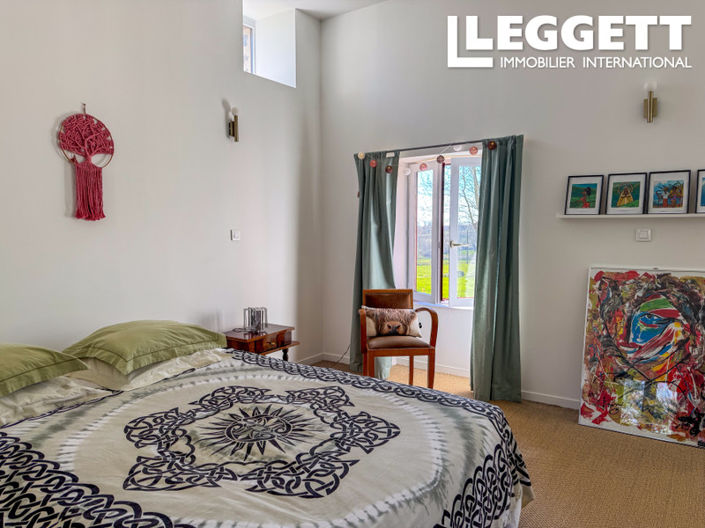 Image No.8-5 Bed House for sale