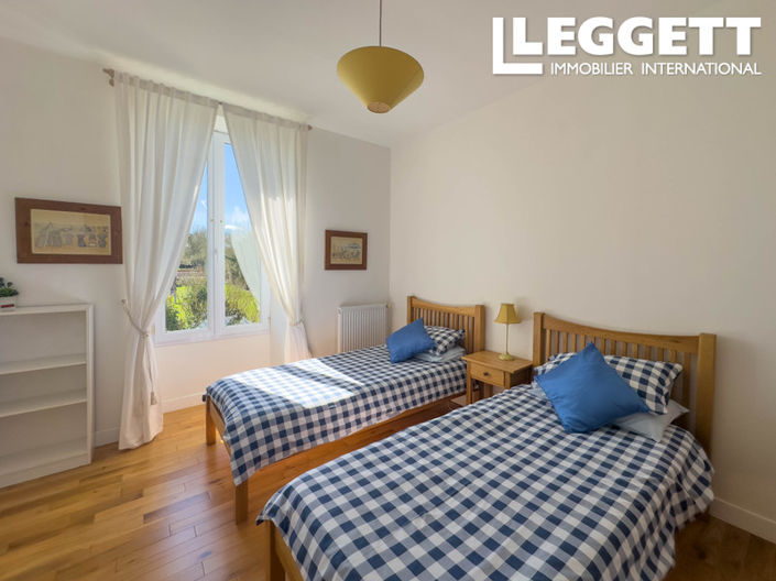 Image No.9-5 Bed House for sale