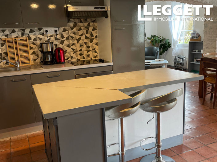 Image No.7-7 Bed House for sale