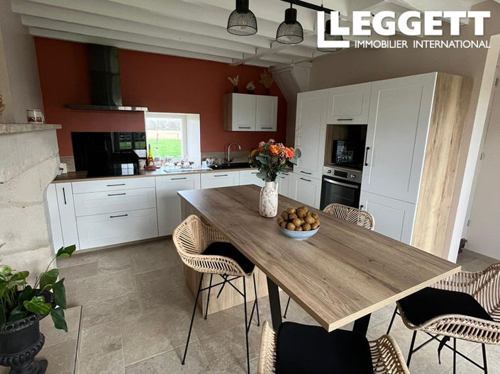 Image No.8-7 Bed House for sale