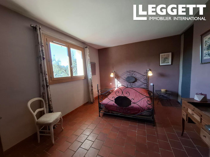 Image No.10-3 Bed House for sale