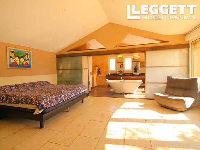 Image No.6-4 Bed House for sale