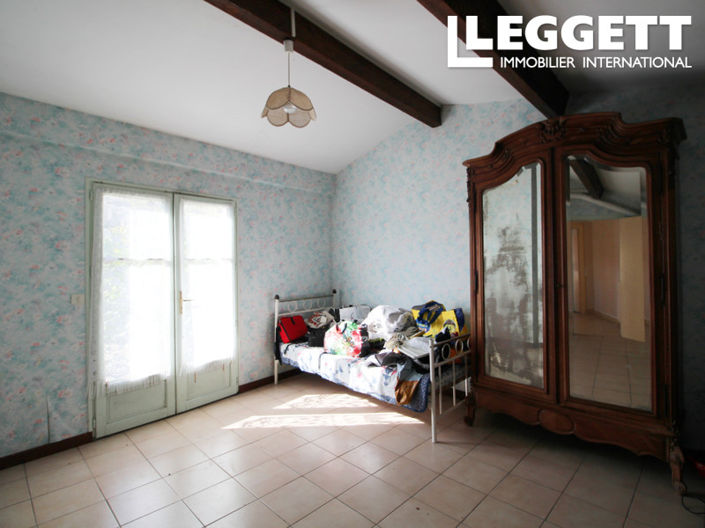 Image No.6-8 Bed House for sale
