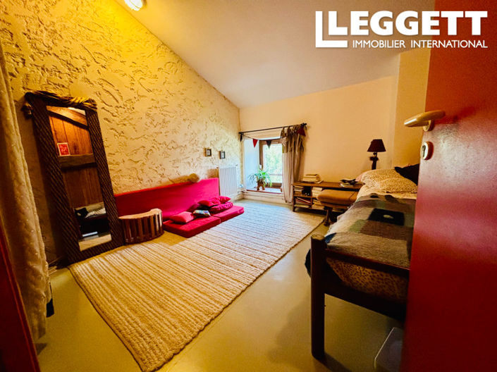 Image No.9-6 Bed House for sale