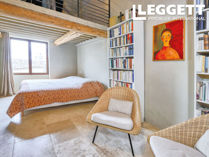 Image No.8-5 Bed House for sale