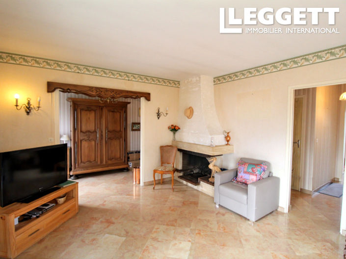 Image No.2-4 Bed House for sale