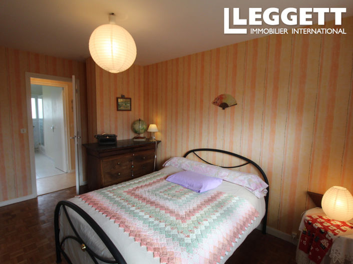 Image No.8-4 Bed House for sale