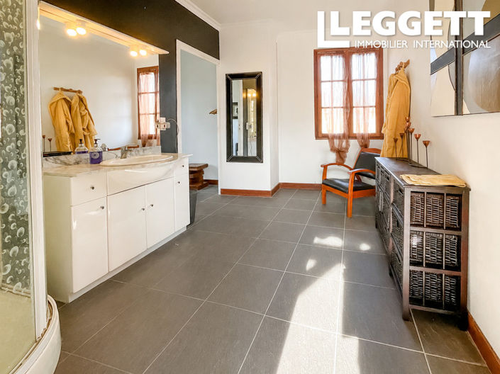 Image No.10-4 Bed House for sale