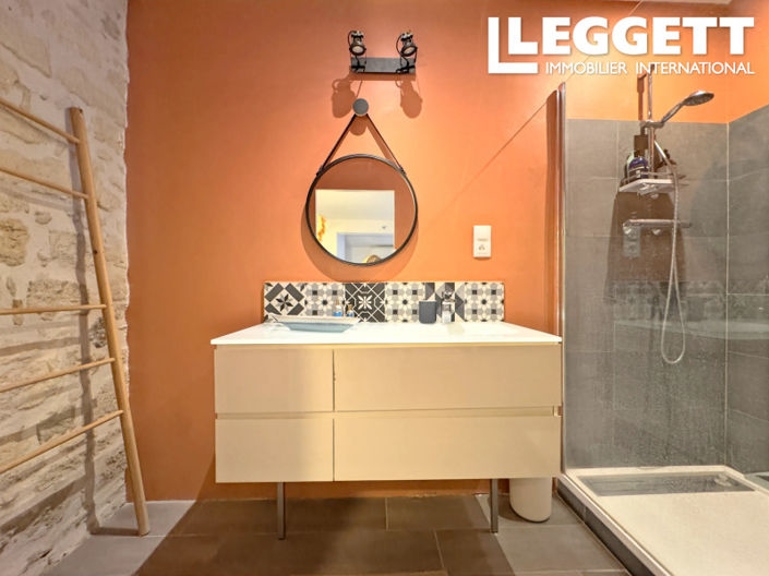 Image No.7-7 Bed House for sale
