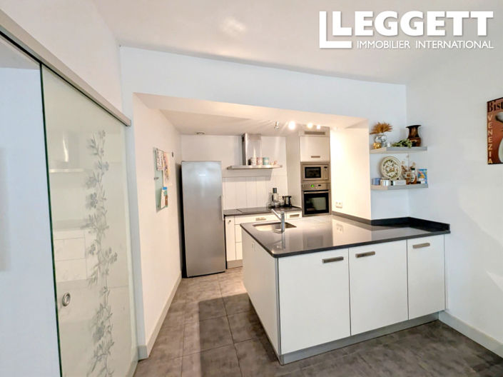 Image No.2-4 Bed House for sale