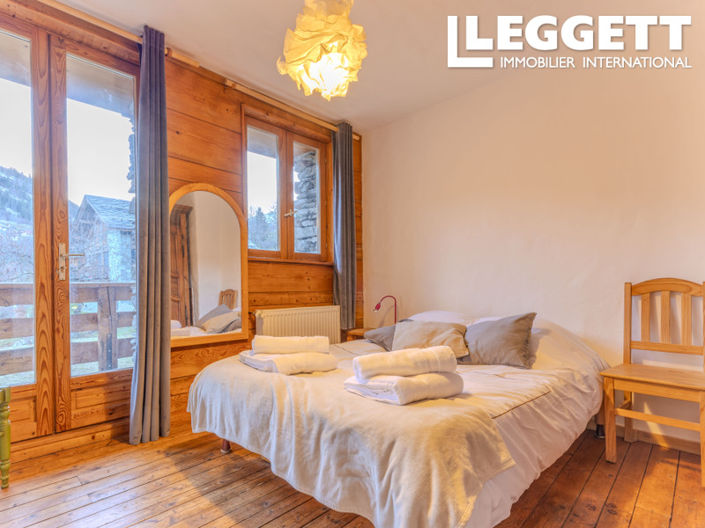 Image No.5-6 Bed House for sale