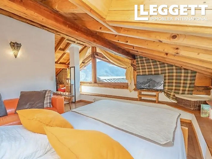 Image No.5-6 Bed House for sale