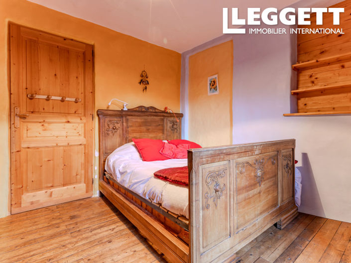 Image No.6-6 Bed House for sale