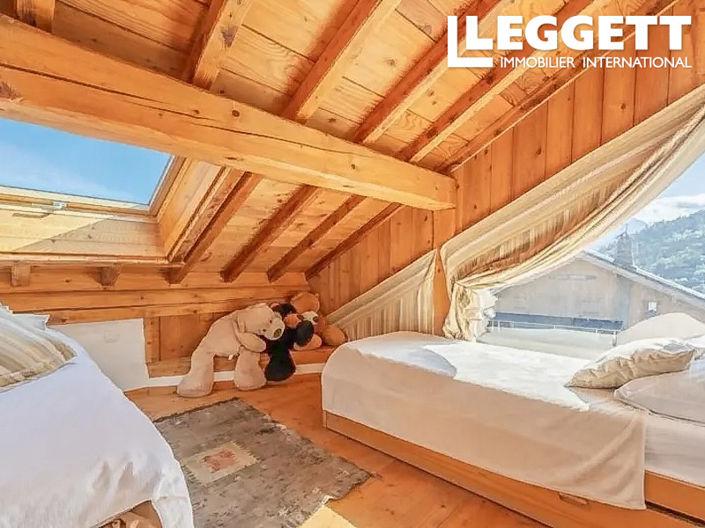 Image No.8-6 Bed House for sale