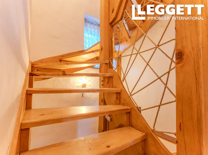 Image No.9-6 Bed House for sale