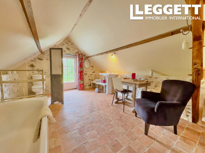 Image No.8-6 Bed House for sale