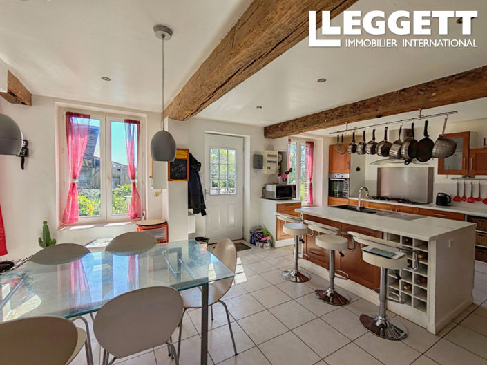 Image No.2-4 Bed House for sale