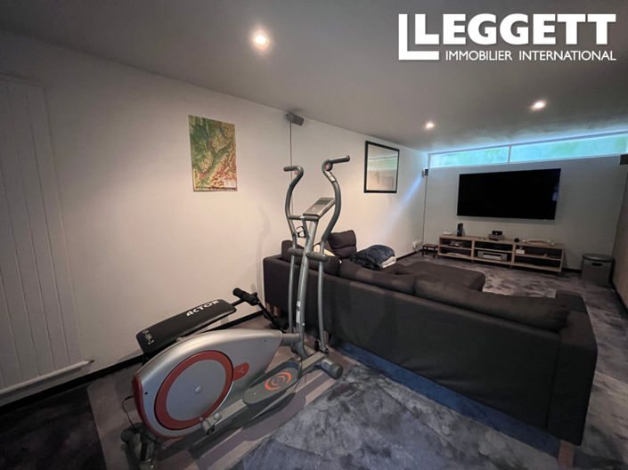 Image No.10-6 Bed House for sale