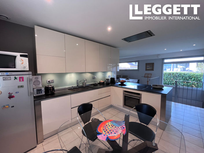 Image No.4-6 Bed House for sale