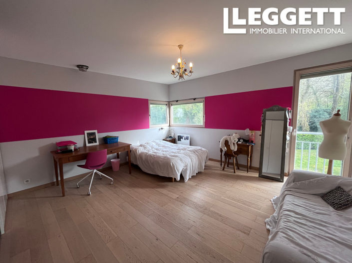 Image No.6-6 Bed House for sale