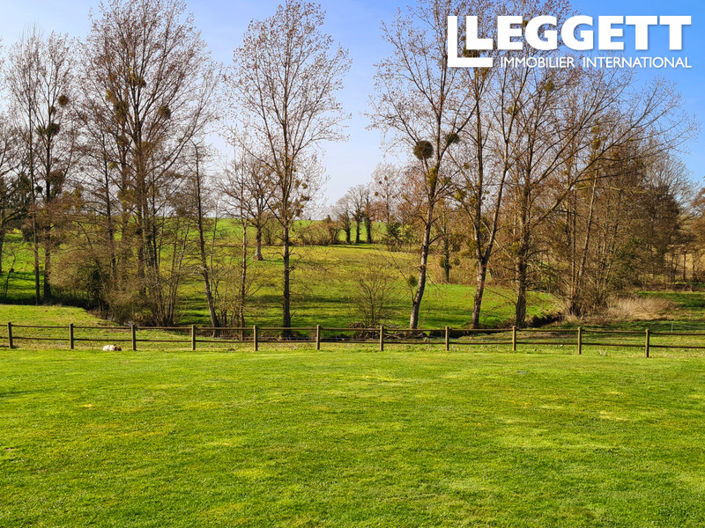 Image No.10-11 Bed Commercial for sale