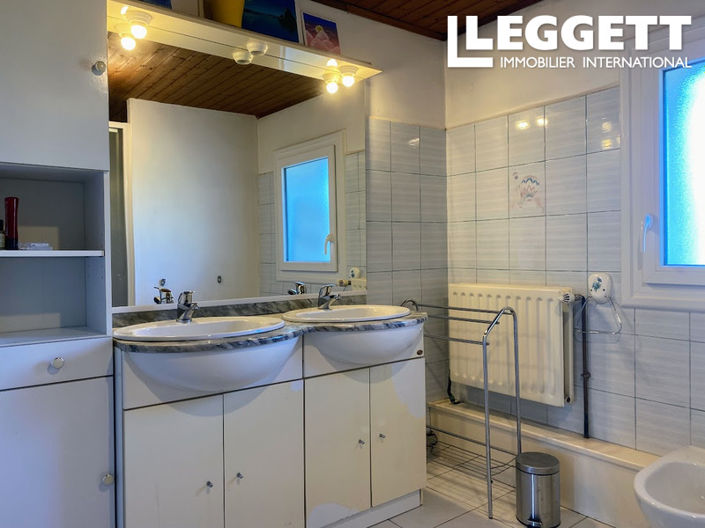 Image No.9-5 Bed House for sale