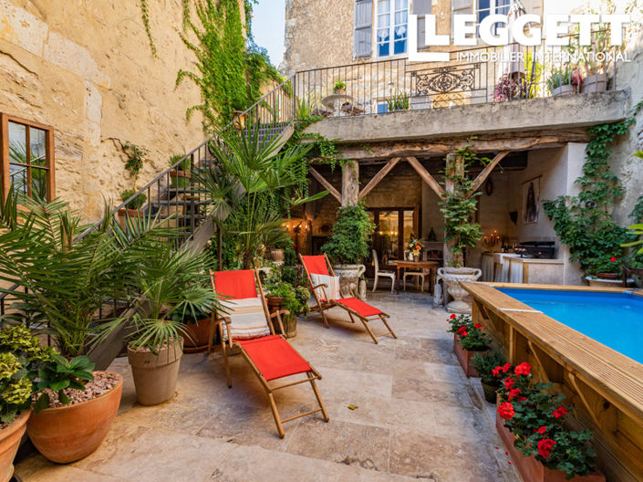 Image No.1-8 Bed House for sale