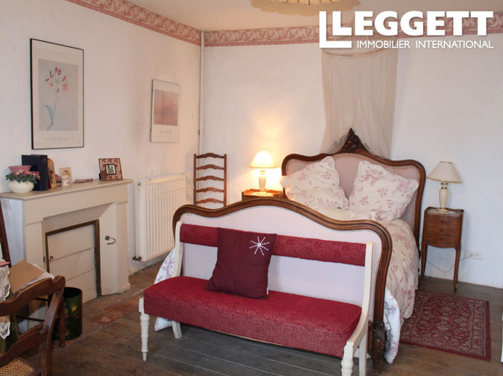 Image No.2-4 Bed House for sale