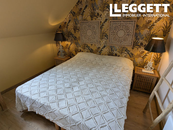 Image No.8-6 Bed House for sale