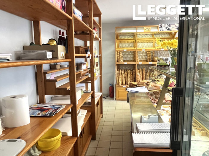 Image No.3-Commercial de 3 chambres à vendre à Charente