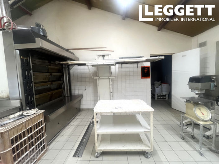 Image No.7-Commercial de 3 chambres à vendre à Charente