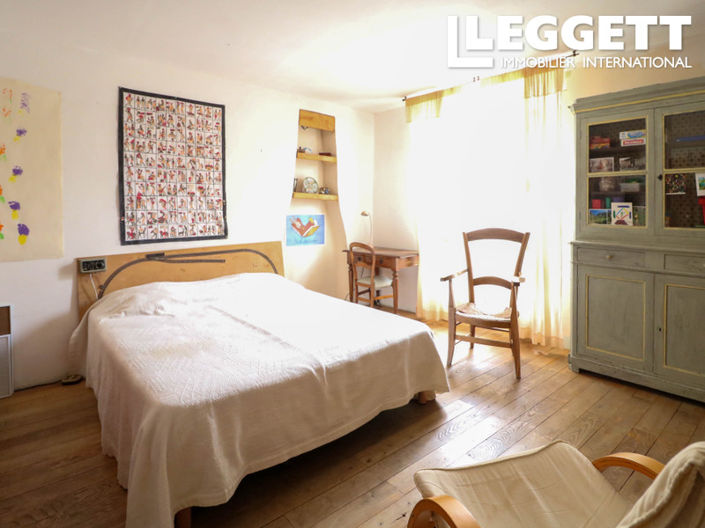 Image No.8-4 Bed House for sale