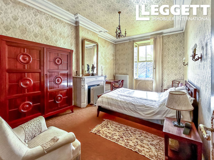 Image No.6-8 Bed House for sale