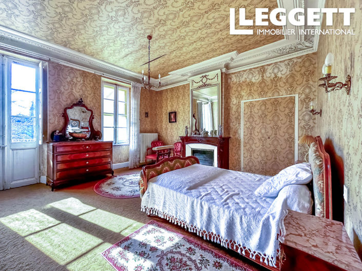 Image No.7-8 Bed House for sale