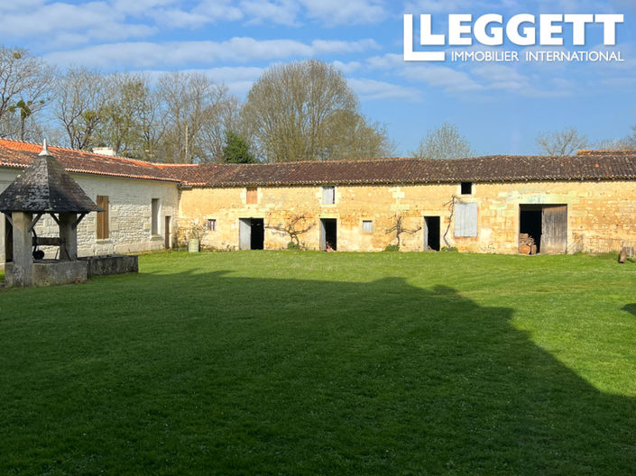 Image No.9-Châteaux de 10 chambres à vendre à Écurat