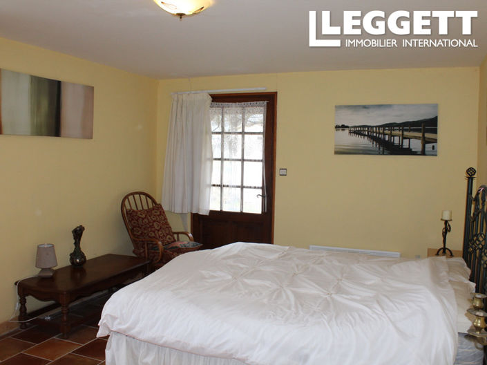 Image No.6-5 Bed House for sale