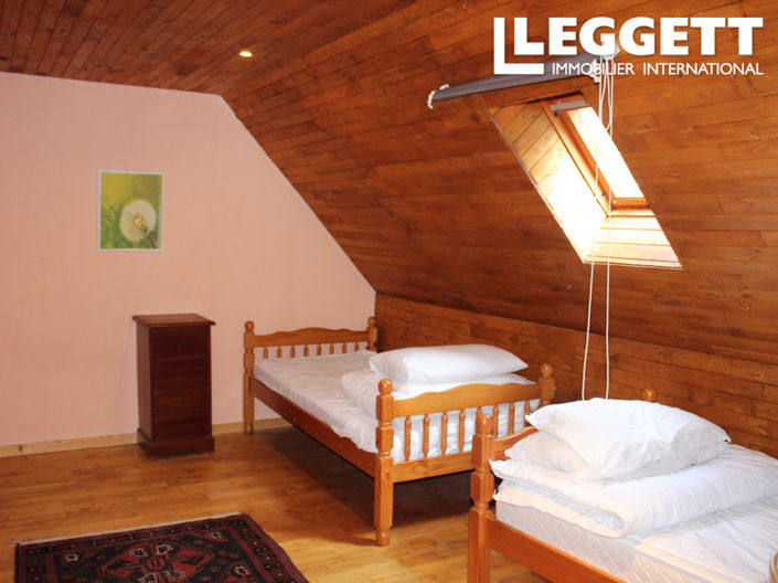 Image No.8-5 Bed House for sale