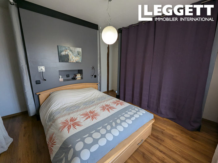 Image No.3-3 Bed House for sale