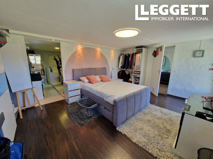 Image No.10-3 Bed House for sale