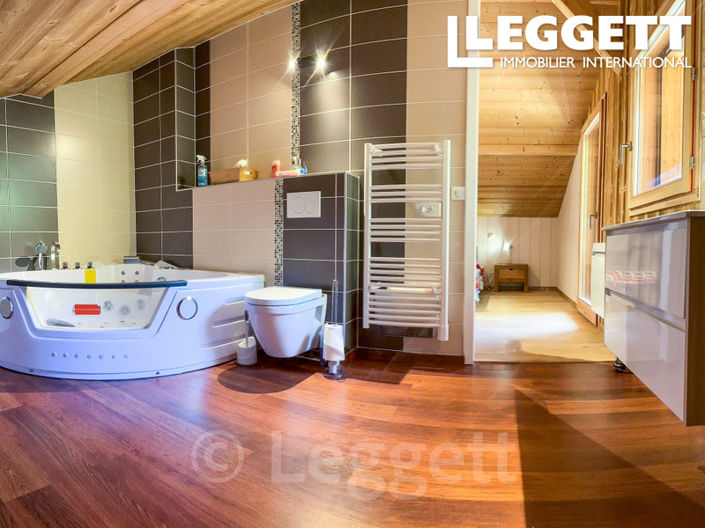 Image No.8-7 Bed House for sale