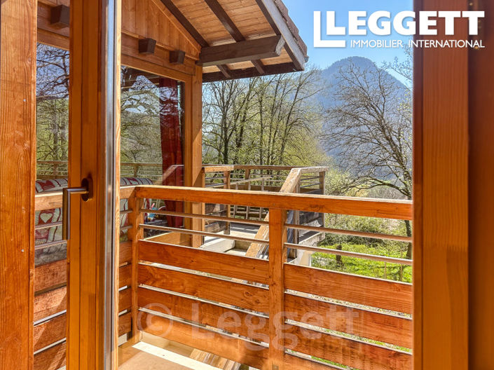 Image No.8-7 Bed House for sale