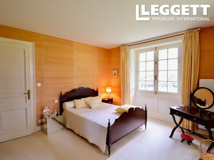 Image No.7-5 Bed House for sale